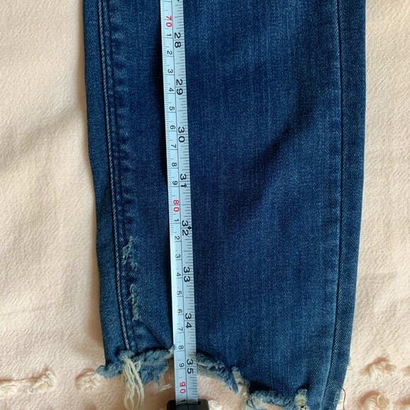 ZARA - Premium Denim Collection - high waisted distressed size 6 jeans - Picture 16 of 16